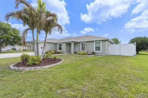 2025 SE South Buttonwood Drive Port St Lucie FL 34952