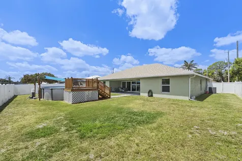 2025 SE South Buttonwood Drive Port St Lucie FL 34952