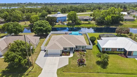 2025 SE South Buttonwood Drive Port St Lucie FL 34952