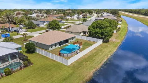 2025 SE South Buttonwood Drive Port St Lucie FL 34952