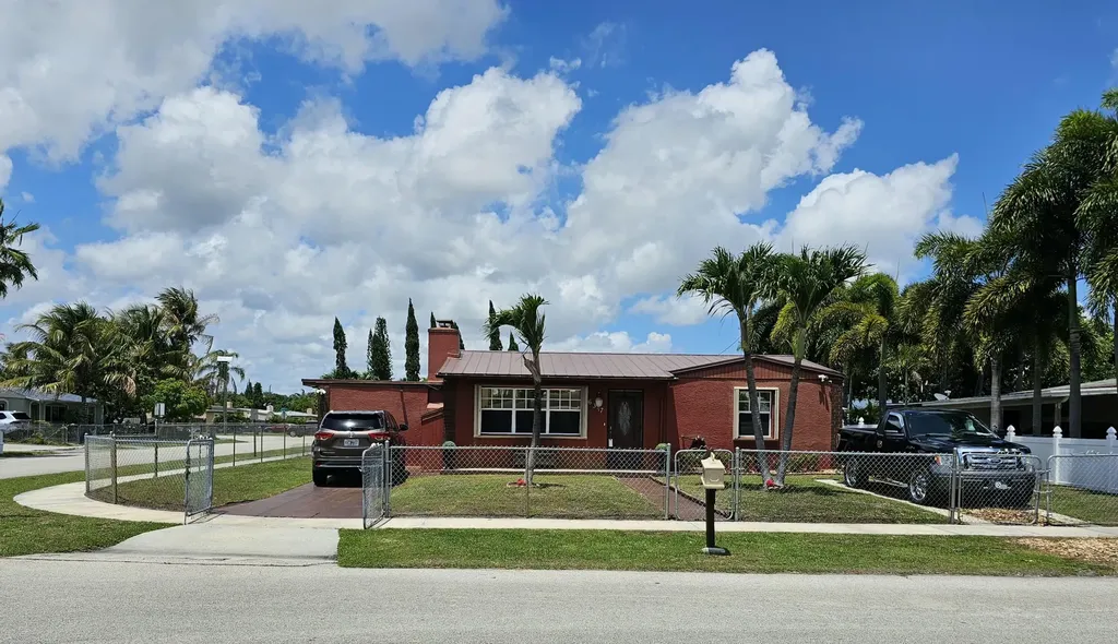 637 Dogwood Road West Palm Beach FL 33409