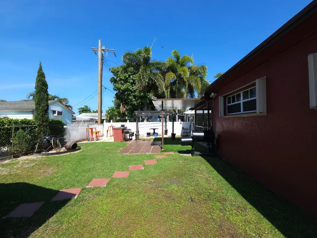 637 Dogwood Road West Palm Beach FL 33409