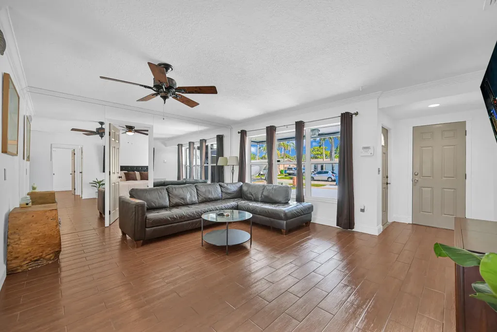 11600 NW 30th Place Sunrise FL 33323