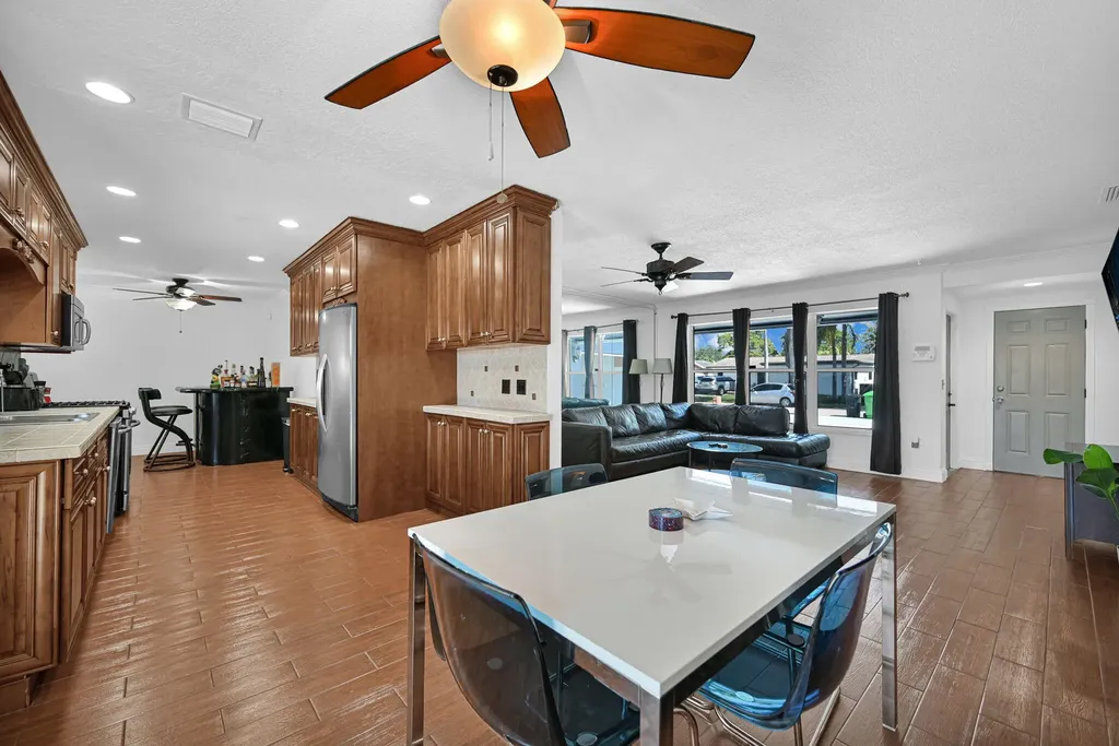 11600 NW 30th Place Sunrise FL 33323