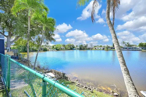 11600 NW 30th Place Sunrise FL 33323