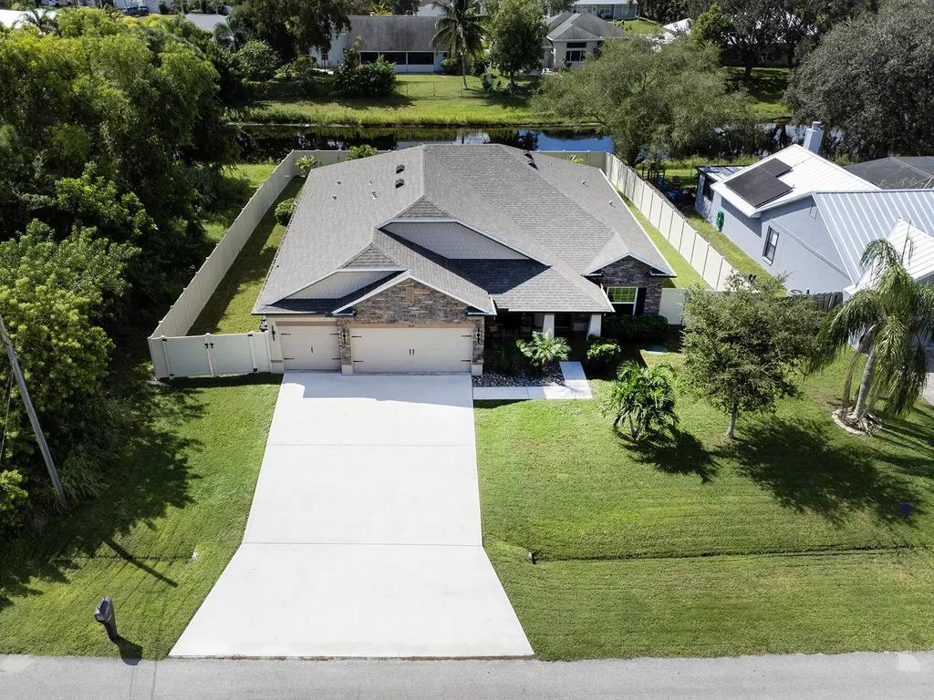 1662 SE North Blackwell Drive Port St Lucie FL 34952