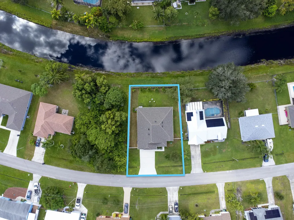 1662 SE North Blackwell Drive Port St Lucie FL 34952