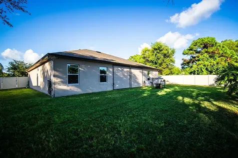 1662 SE North Blackwell Drive Port St Lucie FL 34952