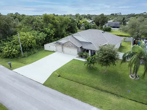 1662 SE North Blackwell Drive Port St Lucie FL 34952
