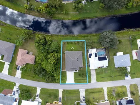 1662 SE North Blackwell Drive Port St Lucie FL 34952