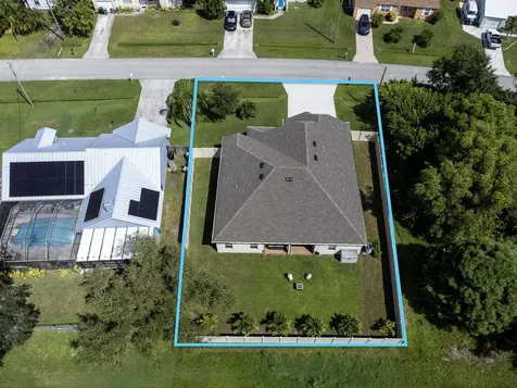 1662 SE North Blackwell Drive Port St Lucie FL 34952