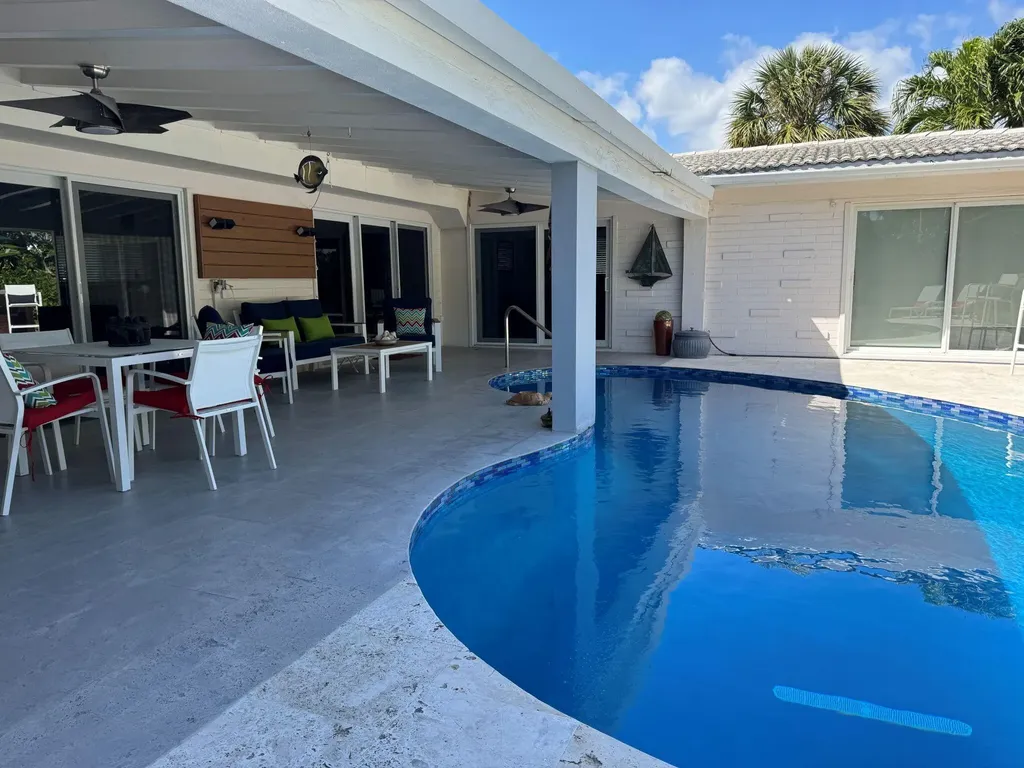 2701 NE 27th Court Fort Lauderdale FL 33306