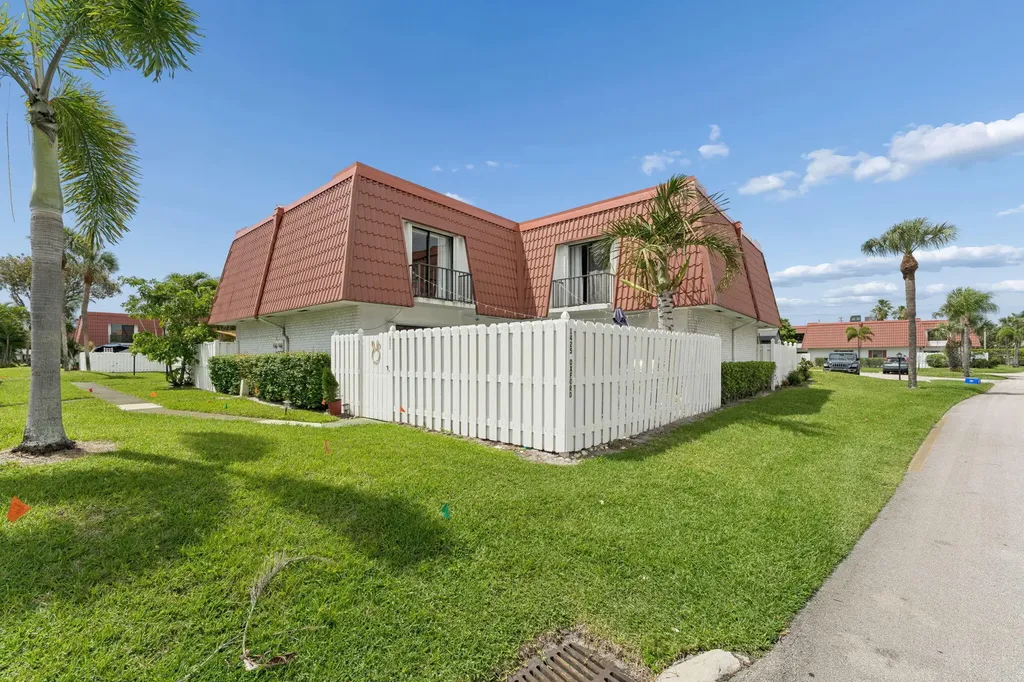 1425 Oxford Lane Boynton Beach FL 33426