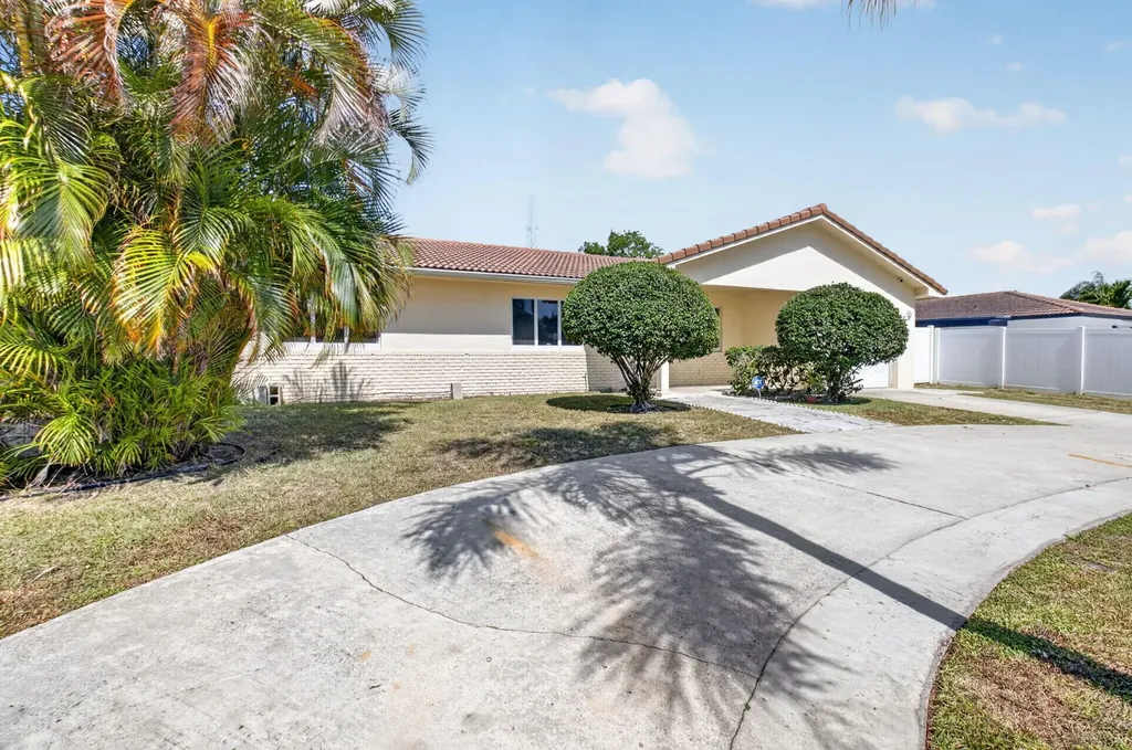2267 NE 3rd Avenue Boca Raton FL 33431