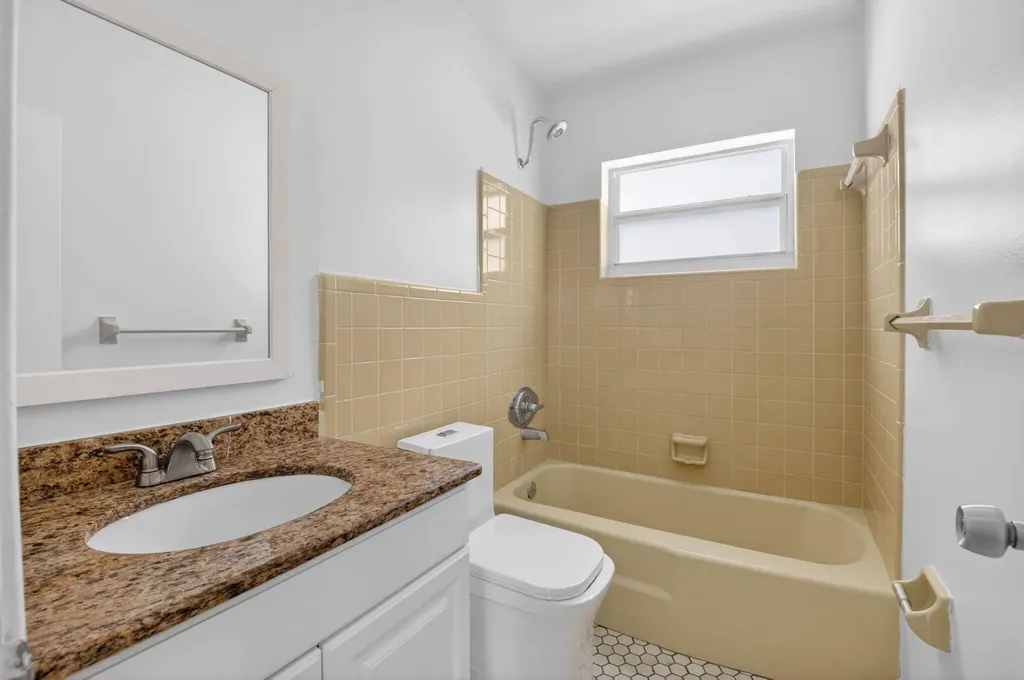 2267 NE 3rd Avenue Boca Raton FL 33431