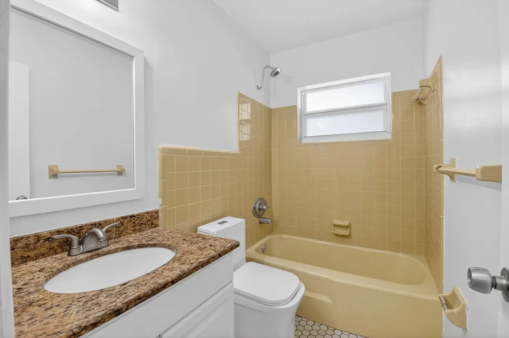 2267 NE 3rd Avenue Boca Raton FL 33431