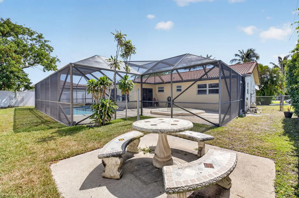 2267 NE 3rd Avenue Boca Raton FL 33431