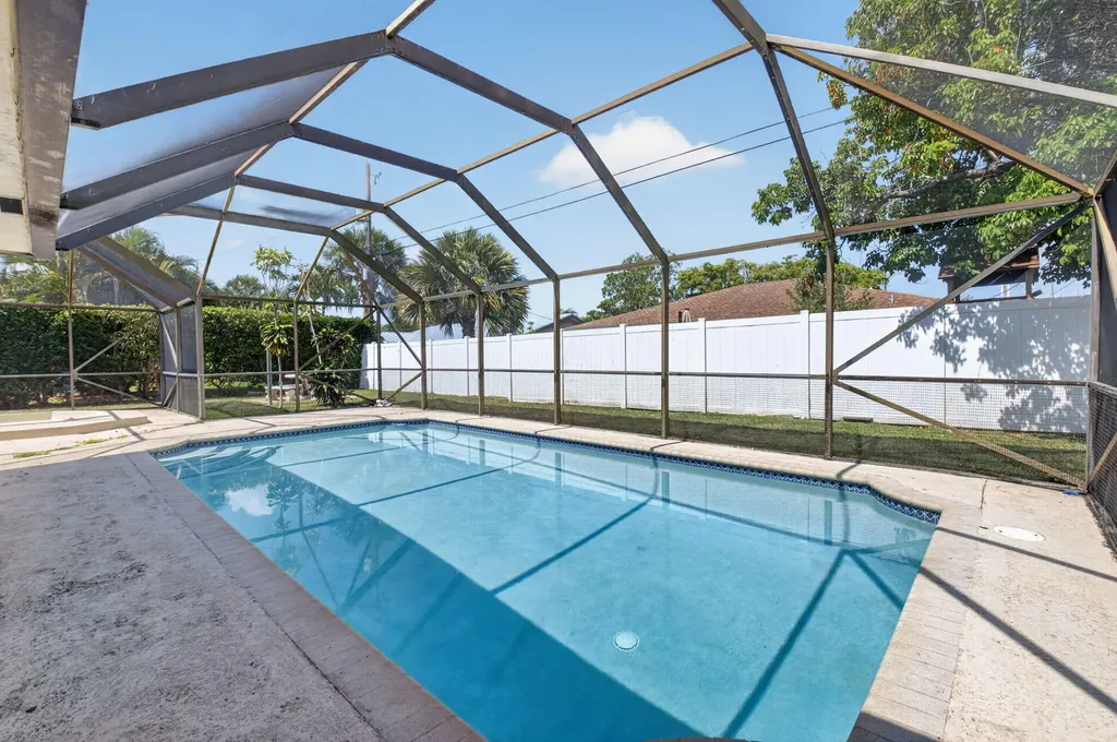 2267 NE 3rd Avenue Boca Raton FL 33431