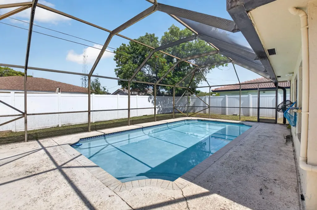 2267 NE 3rd Avenue Boca Raton FL 33431