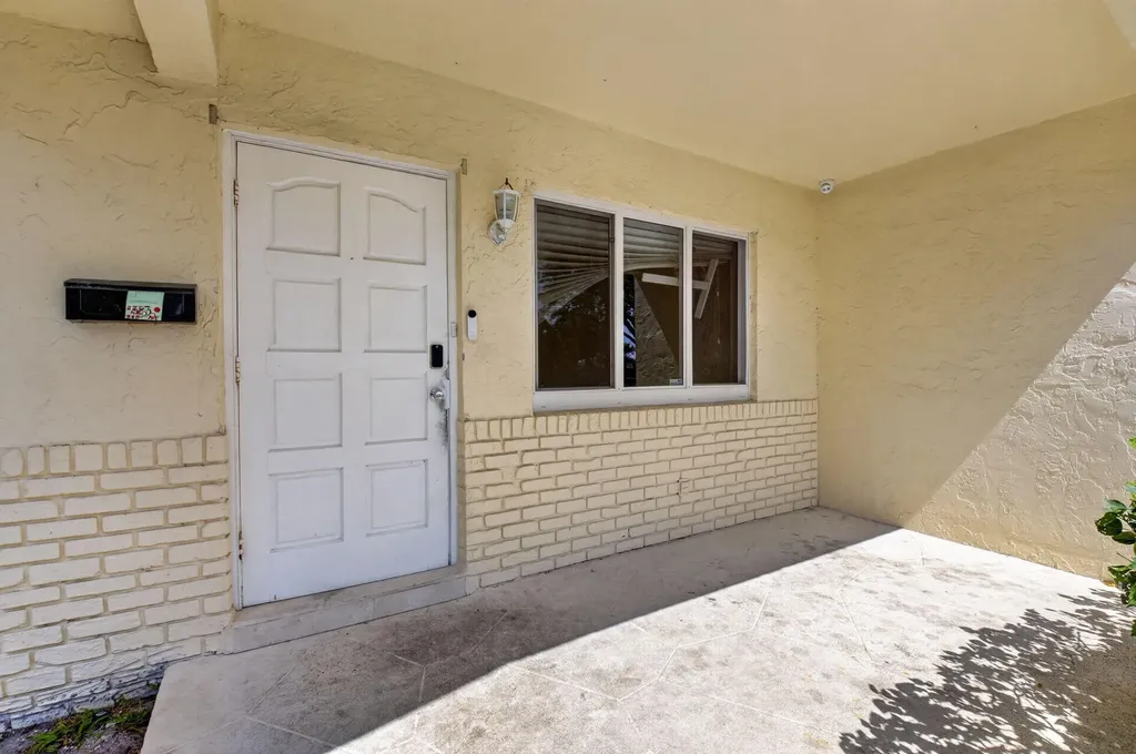 2267 NE 3rd Avenue Boca Raton FL 33431