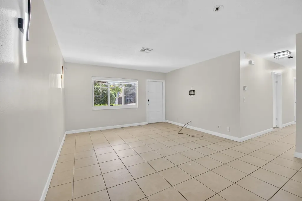 2267 NE 3rd Avenue Boca Raton FL 33431