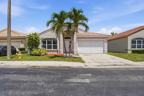 1495 SW 105th Avenue Pembroke Pines FL 33025