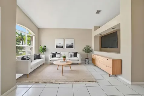 1495 SW 105th Avenue Pembroke Pines FL 33025
