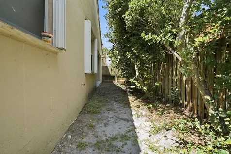 1495 SW 105th Avenue Pembroke Pines FL 33025