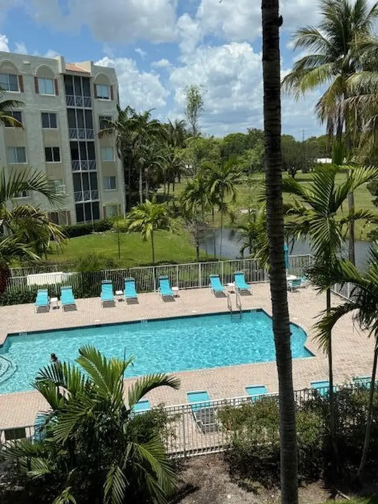 3500 Oaks Clubhouse Drive Pompano Beach FL 33069
