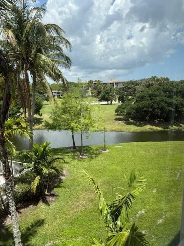 3500 Oaks Clubhouse Drive Pompano Beach FL 33069