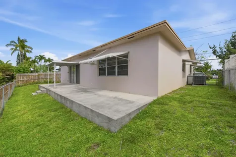 1772 NW 38th Street Oakland Park FL 33309