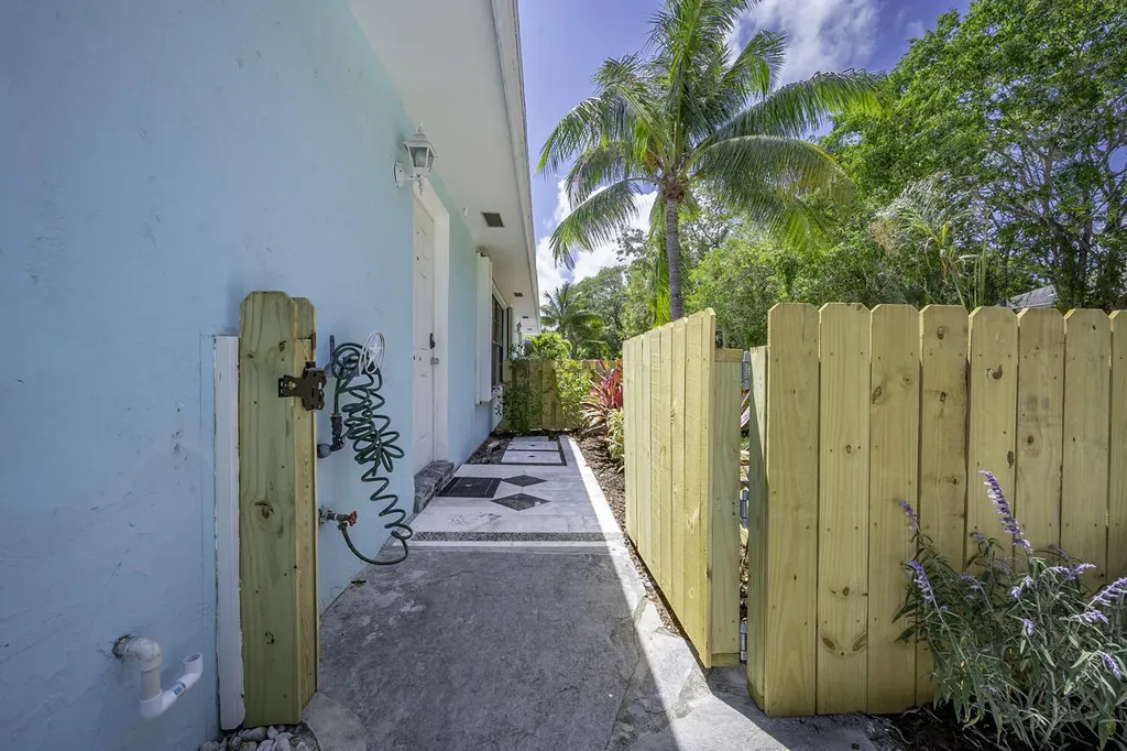 1718 Ridge Road North Palm Beach FL 33408