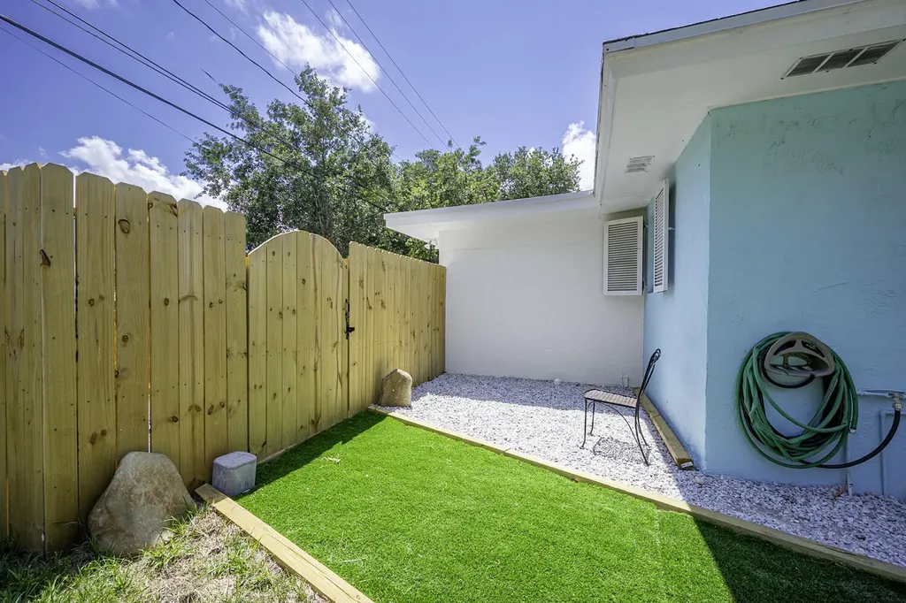 1718 Ridge Road North Palm Beach FL 33408