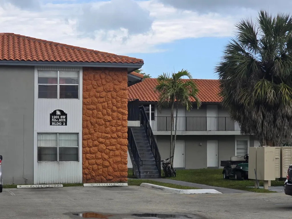 1201 SW 52nd Avenue North Lauderdale FL 33068