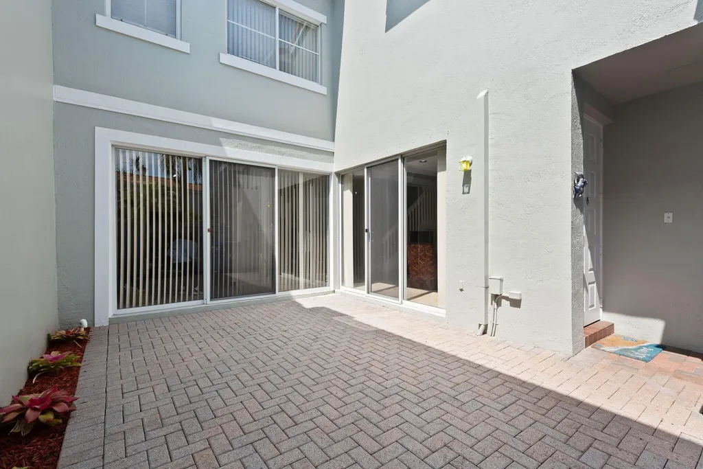931 Lemonwood Court Hollywood FL 33019