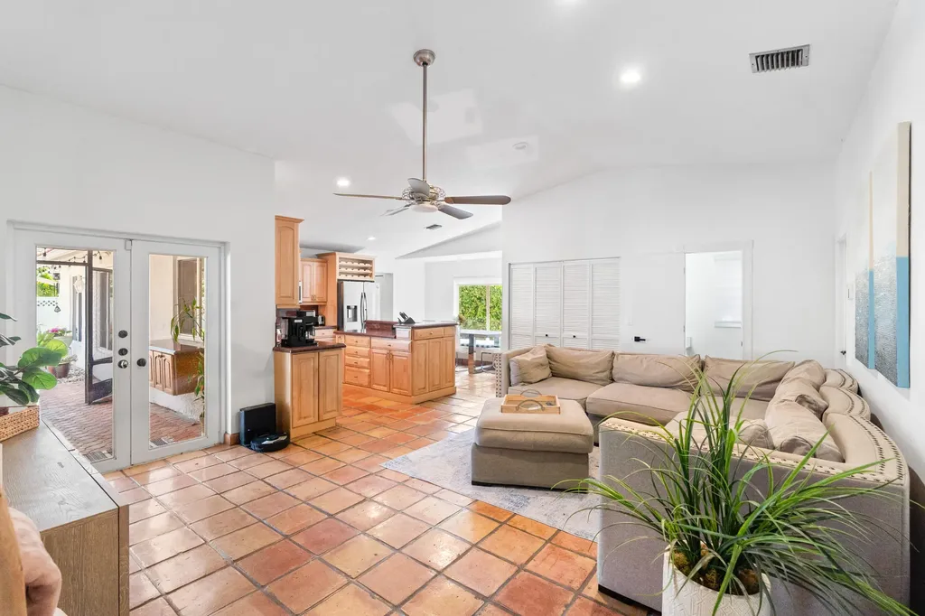 10885 NW 6th Street Coral Springs FL 33071