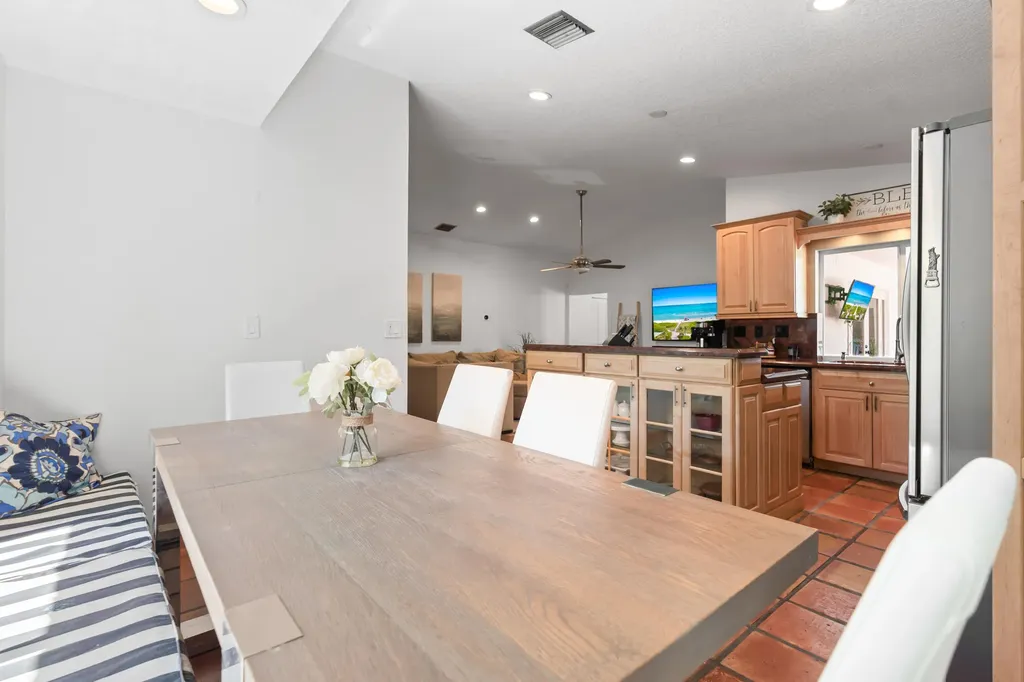 10885 NW 6th Street Coral Springs FL 33071