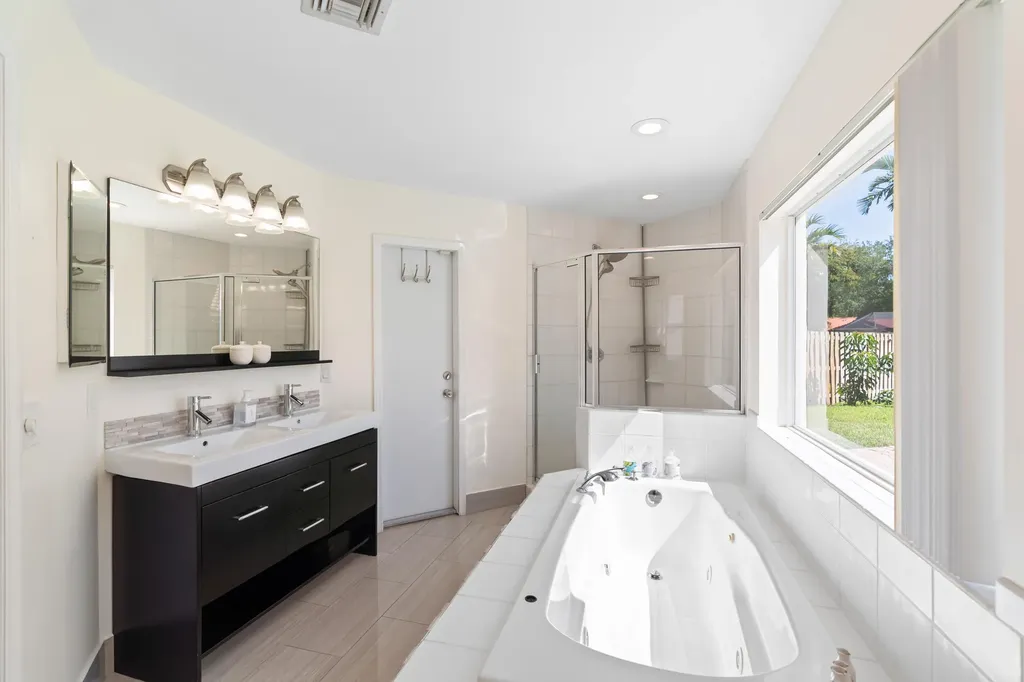 10885 NW 6th Street Coral Springs FL 33071