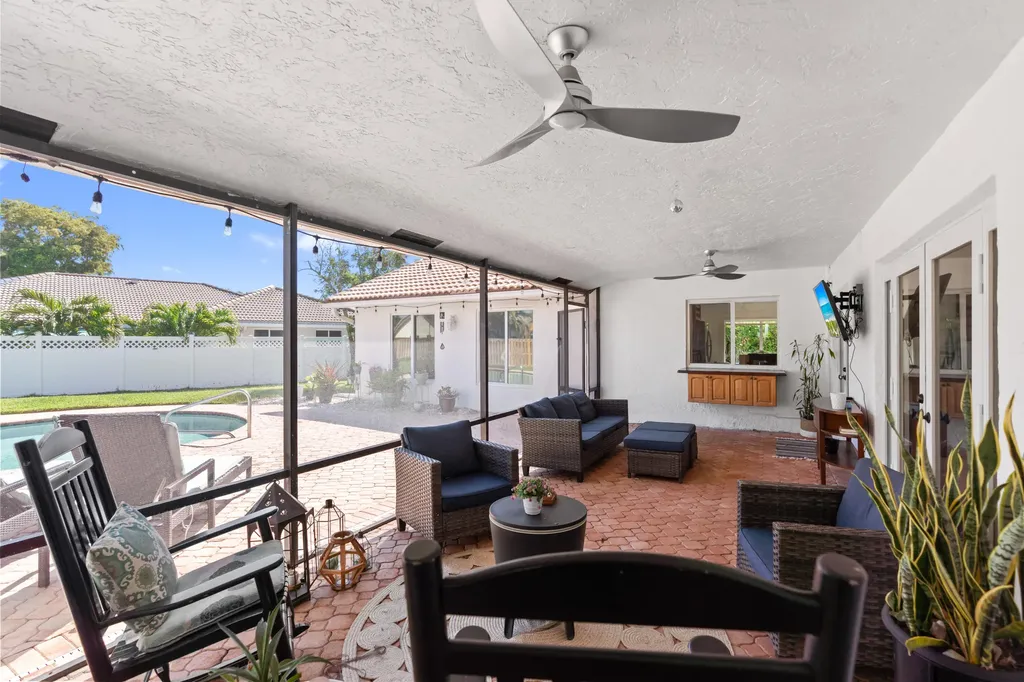 10885 NW 6th Street Coral Springs FL 33071