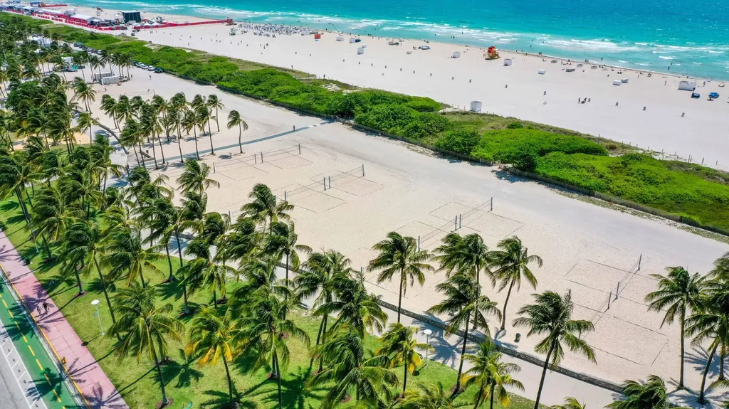 834 Ocean Drive Miami Beach FL 33139