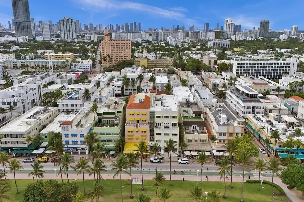 834 Ocean Drive Miami Beach FL 33139