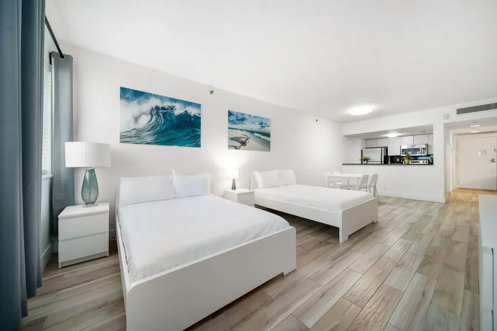834 Ocean Drive Miami Beach FL 33139