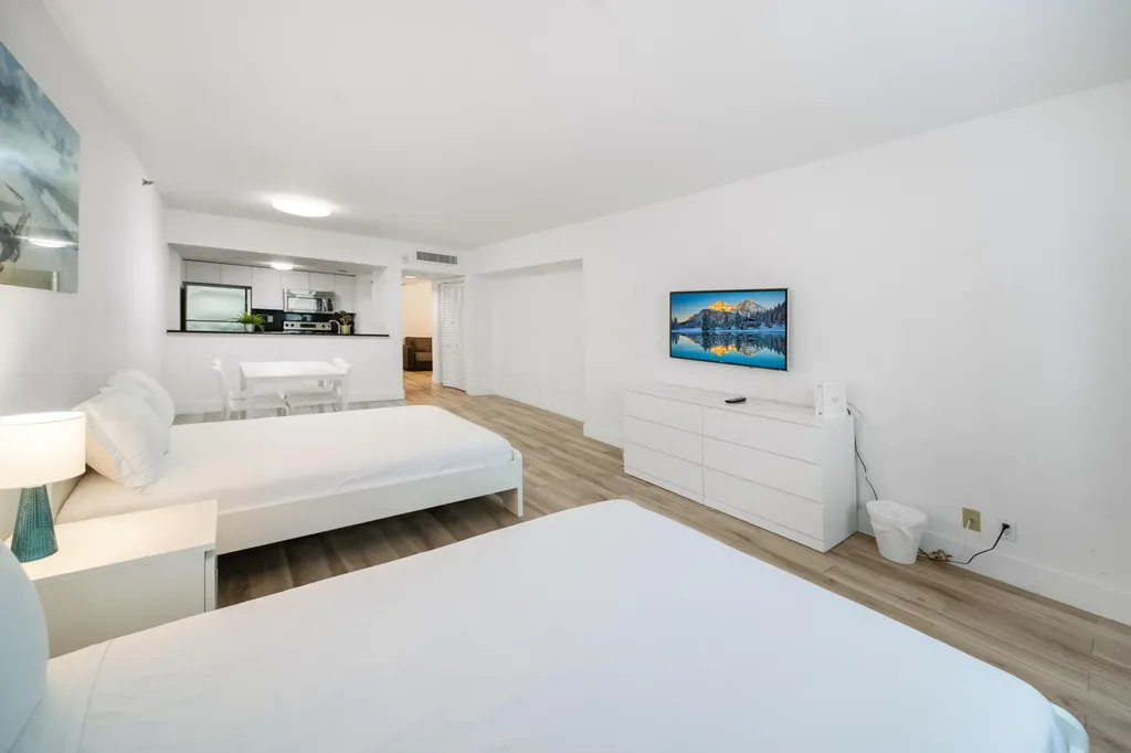 834 Ocean Drive Miami Beach FL 33139