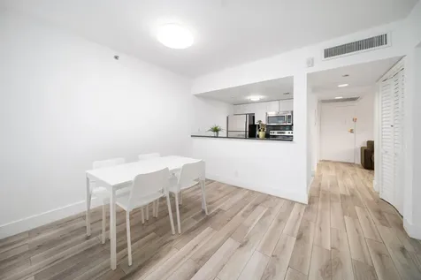 834 Ocean Drive Miami Beach FL 33139
