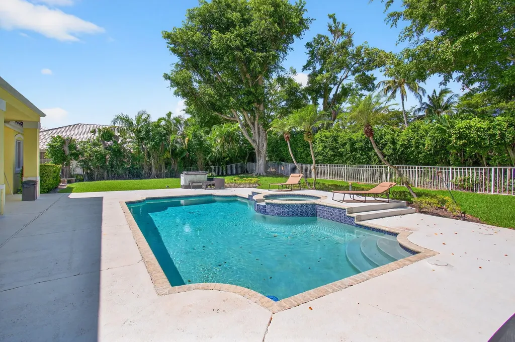 6167 NW 23rd Way Boca Raton FL 33496