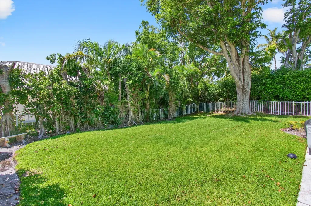 6167 NW 23rd Way Boca Raton FL 33496