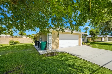 5105 Paleo Pines Circle Fort Pierce FL 34951