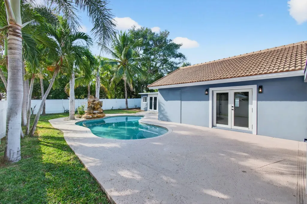 360 SW 2nd Street Boca Raton FL 33432