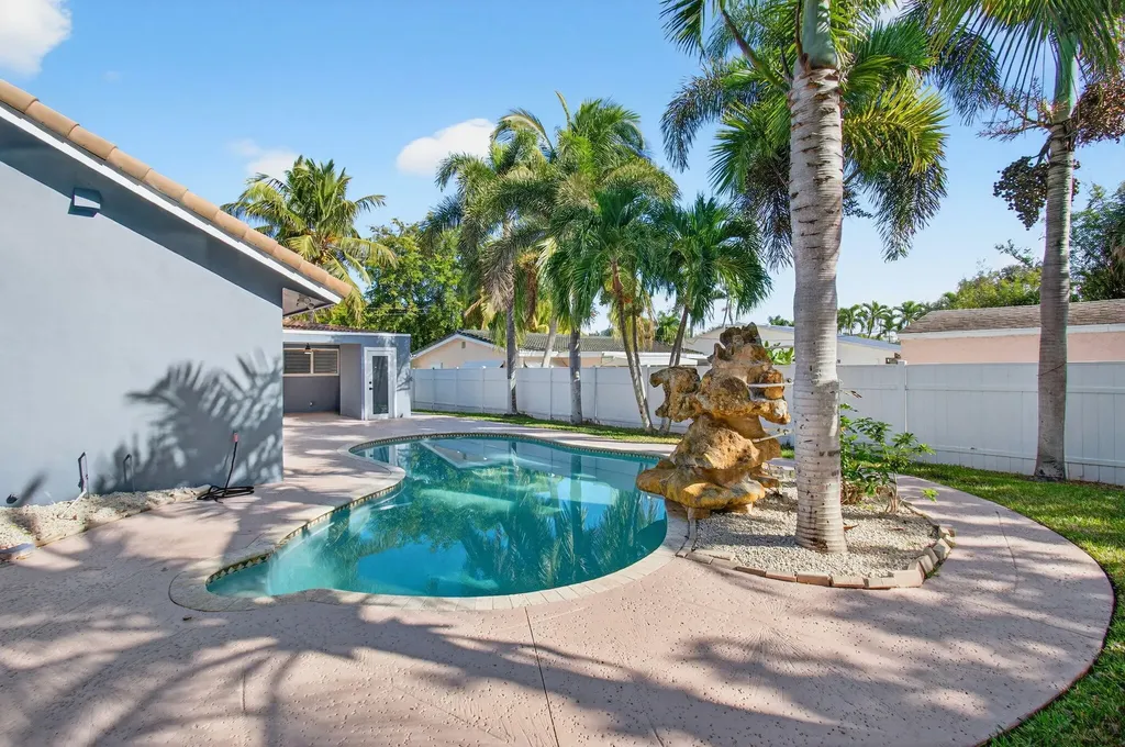 360 SW 2nd Street Boca Raton FL 33432