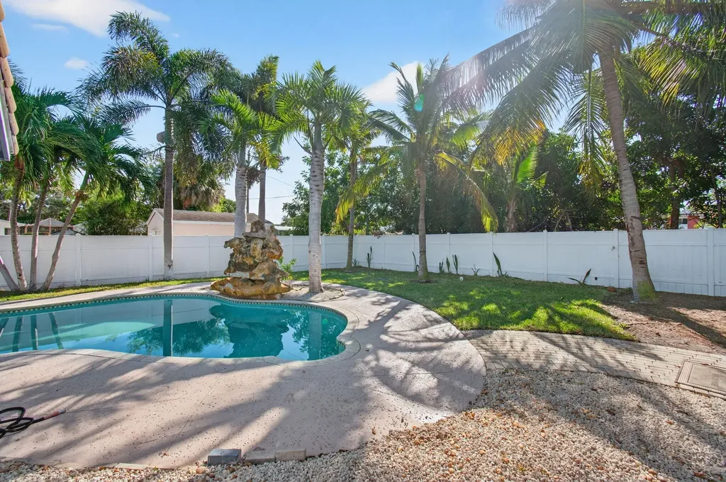 360 SW 2nd Street Boca Raton FL 33432